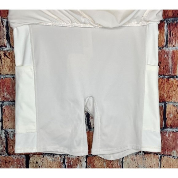 NWT Fabletics Women's Medium Sloane Run Shorts Athletic Concrete Silk Pockets - Picture 4 of 5